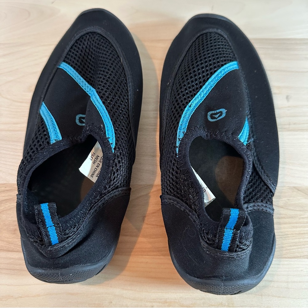 WOMEN'S WATER SHOES SIZE 7 GUC